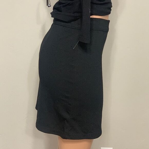 Black A-line skirt. NWT - Picture 3 of 7